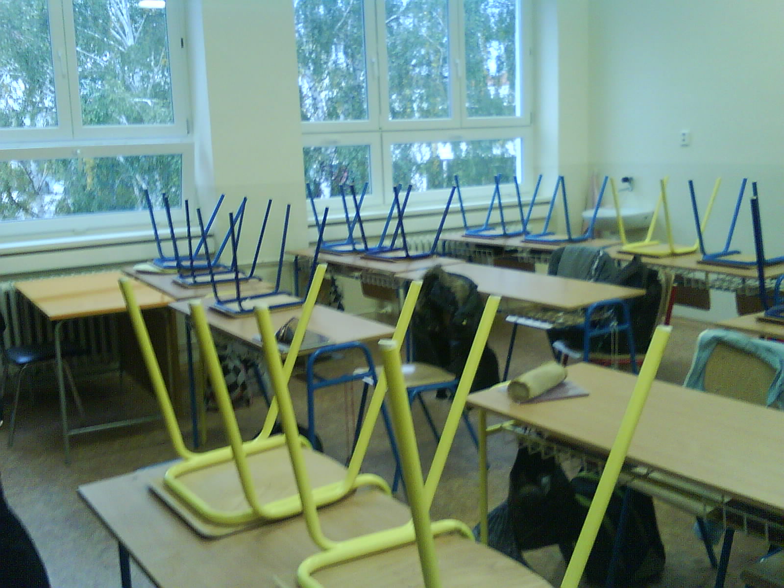lavice a stoličky